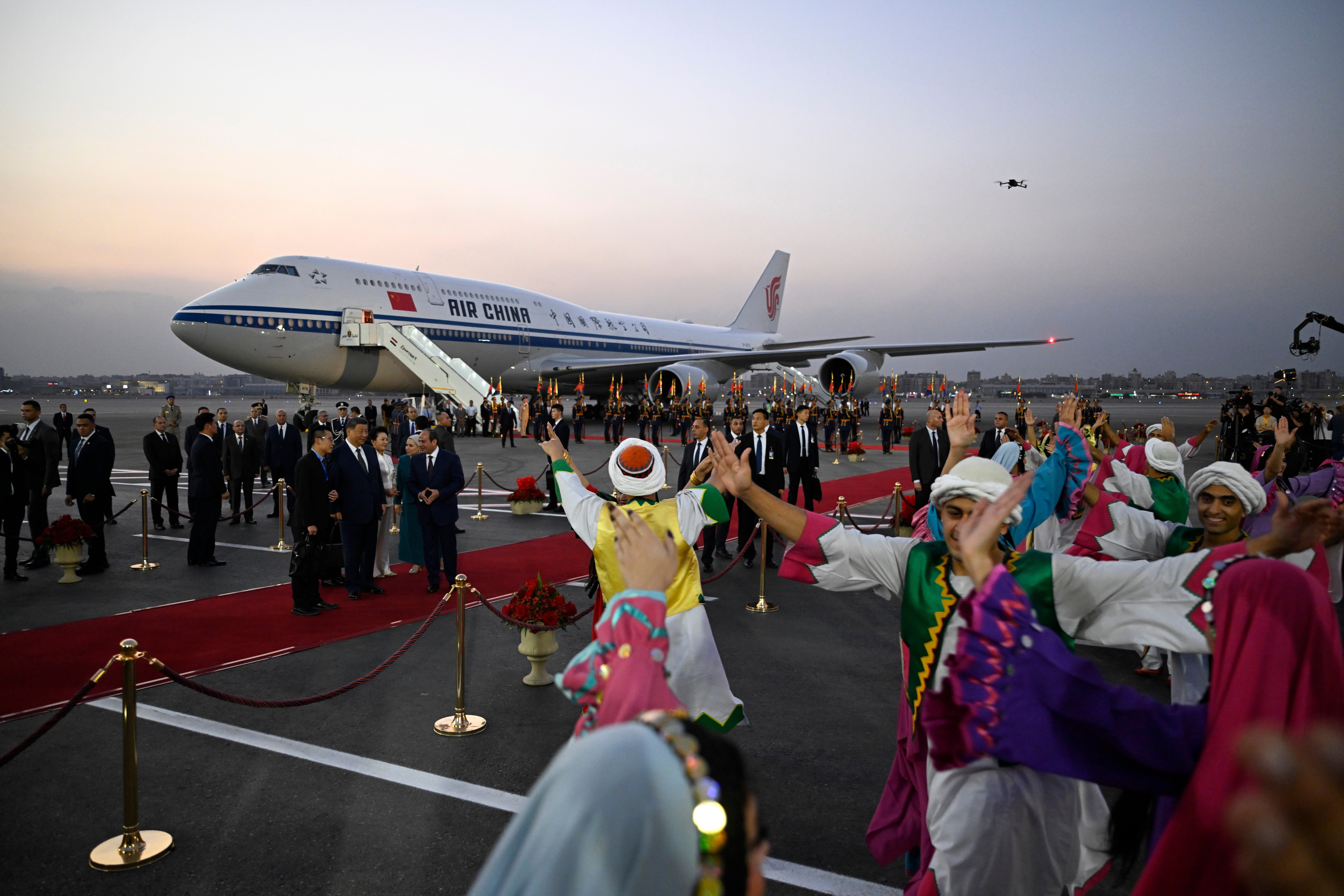 Xi visita Egipto mientras China busca más influencia en Oriente Medio