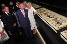 Macron visita el tapiz de Bayeux en Londres junto al rey Carlos III y el primer ministro británico