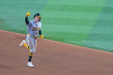 El 1er juego de Bolte con 2 jonrones guía a los Atléticos a triunfo 9-2 sobre Rangers