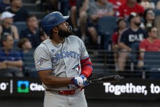 Guerrero impulsa 5, Azulejos aplastan 11-0 a Guardianes y aprietan lucha por el comodín