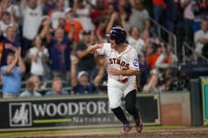 Velázquez impulsa 2 en la octava y los Astros derrotan 2-0 a los Medias Blancas