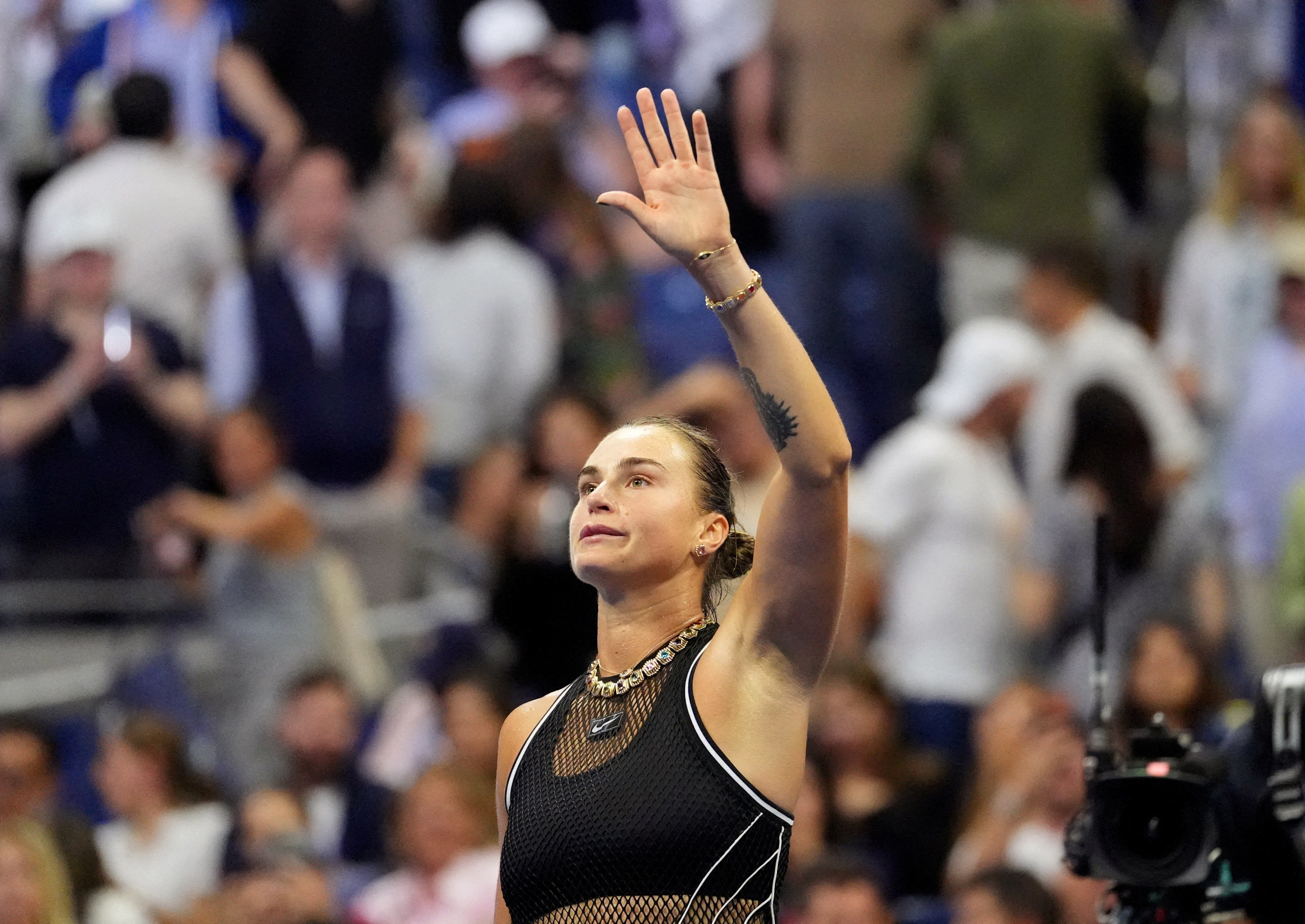 La bielorrusa Aryna Sabalenka celebra tras ganar su partido de segunda ronda contra Polina Iatcenko