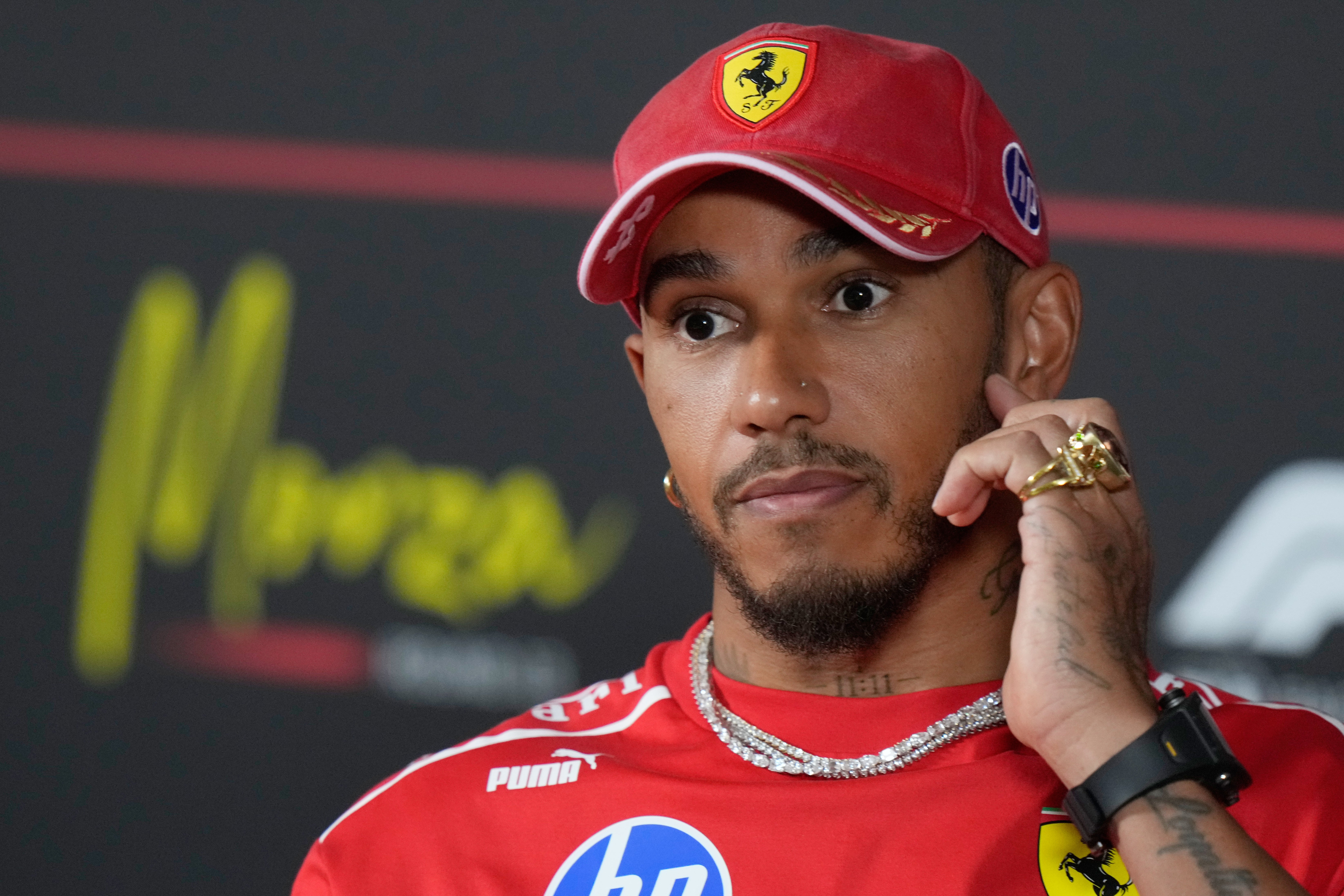 Hamilton llega a Monza en un Ferrari F40 y sueña con una victoria histórica con Ferrari