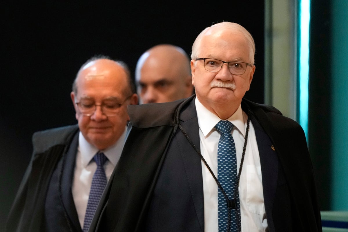 Photo: independentespanol.com Brazil Supreme Court Crisis: Judges Moraes and Mendonça Clash Over Bank Fraud Probe
