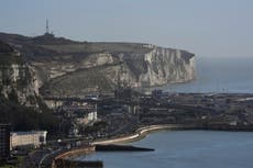 Enmascarados bloquean acceso a puerto británico de Dover en aparente protesta antiinmigrantes
