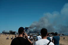 Un avión militar de Grecia se estrella durante una exhibición aérea