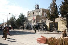 Buscan a 14 militares en Bolivia desaparecidos tras explosión en cuartel que dejó 2 muertos