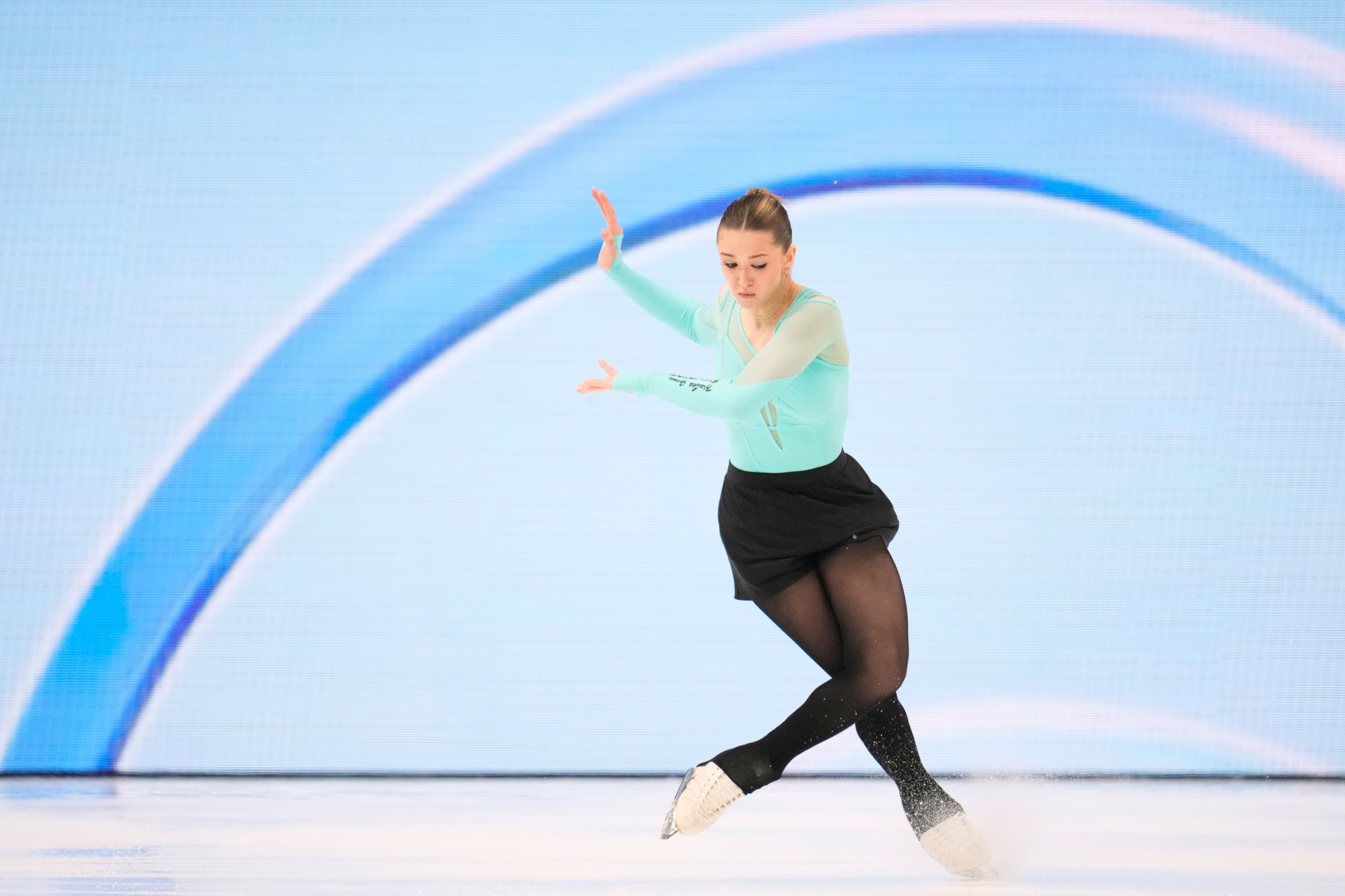 Patinadora rusa Kamila Valieva pierde estatus neutral, dice una fuente de AP
