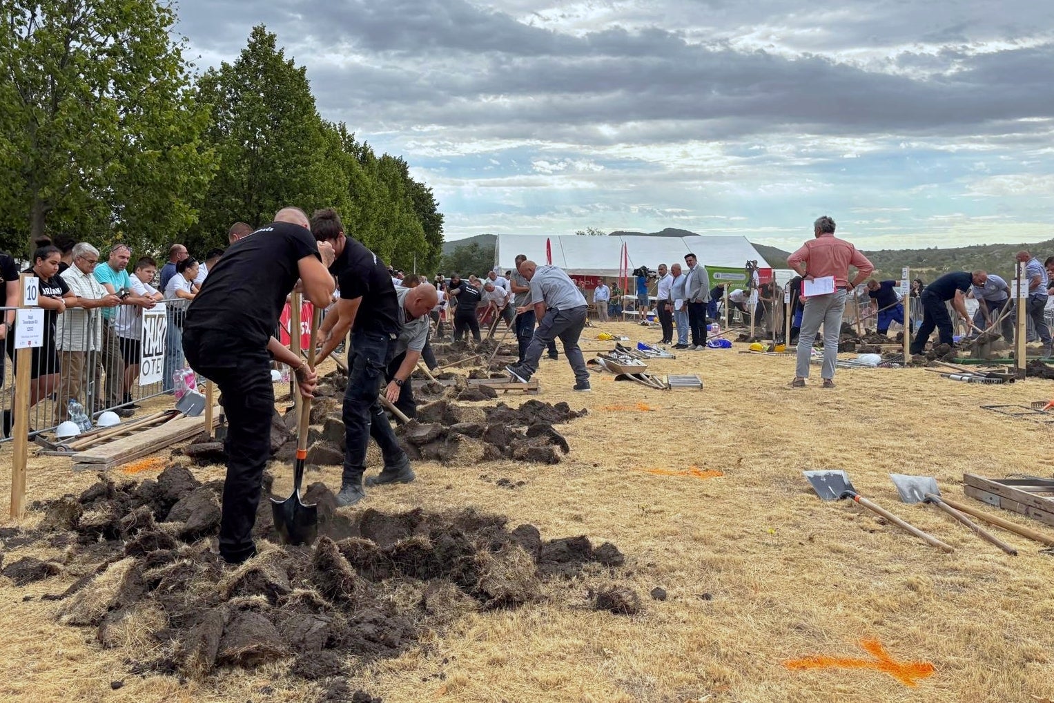 HUNGRÍA-EXCAVACIÓN DE TUMBAS