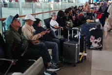 Indonesia cancela vuelos en el aeropuerto de Yakarta debido a erupción del volcán Anak Krakatau