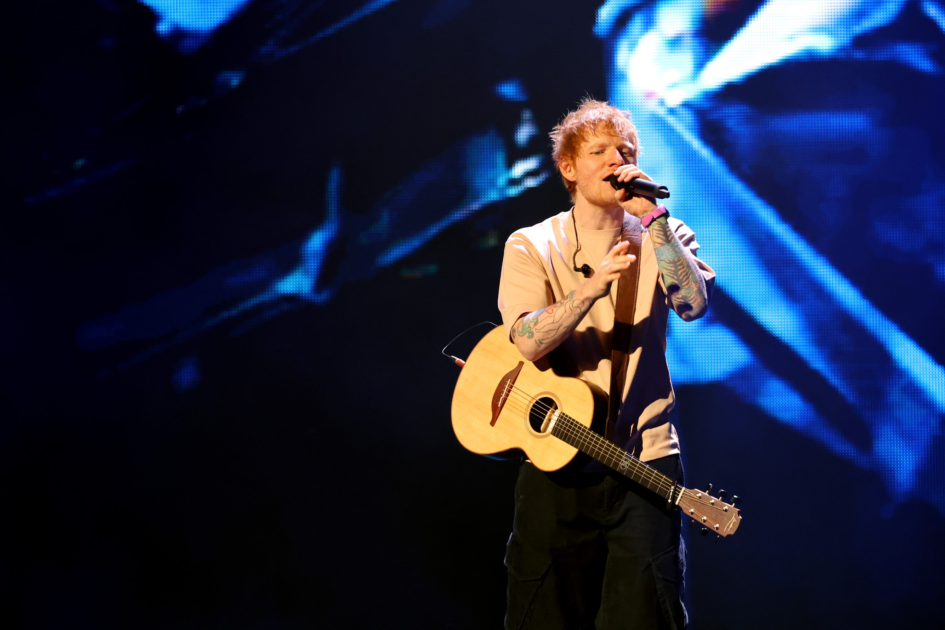 El promotor de la gira de Ed Sheeran afirmó que los recintos no permitirían que Macklemore se presentara