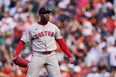 Chapman logra su salvamento 400 y jonrón de White ayuda a Medias Rojas a barrer 3-1 a Orioles