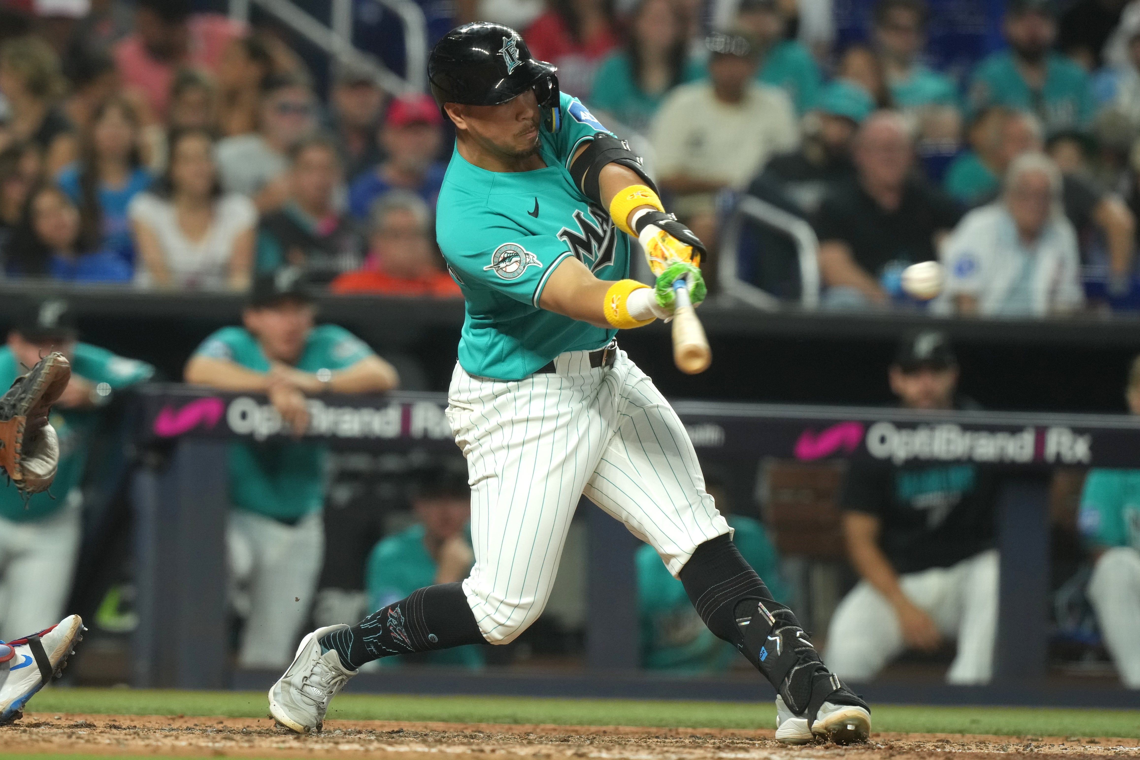 Jonrones de Hernández y Sanoja guían a Marlins 10-3 ante Cachorros y Crow-Armstrong pega otro HR