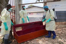 Los equipos funerarios del ébola en Congo enfrentan ira, fatiga y miedo al contagio