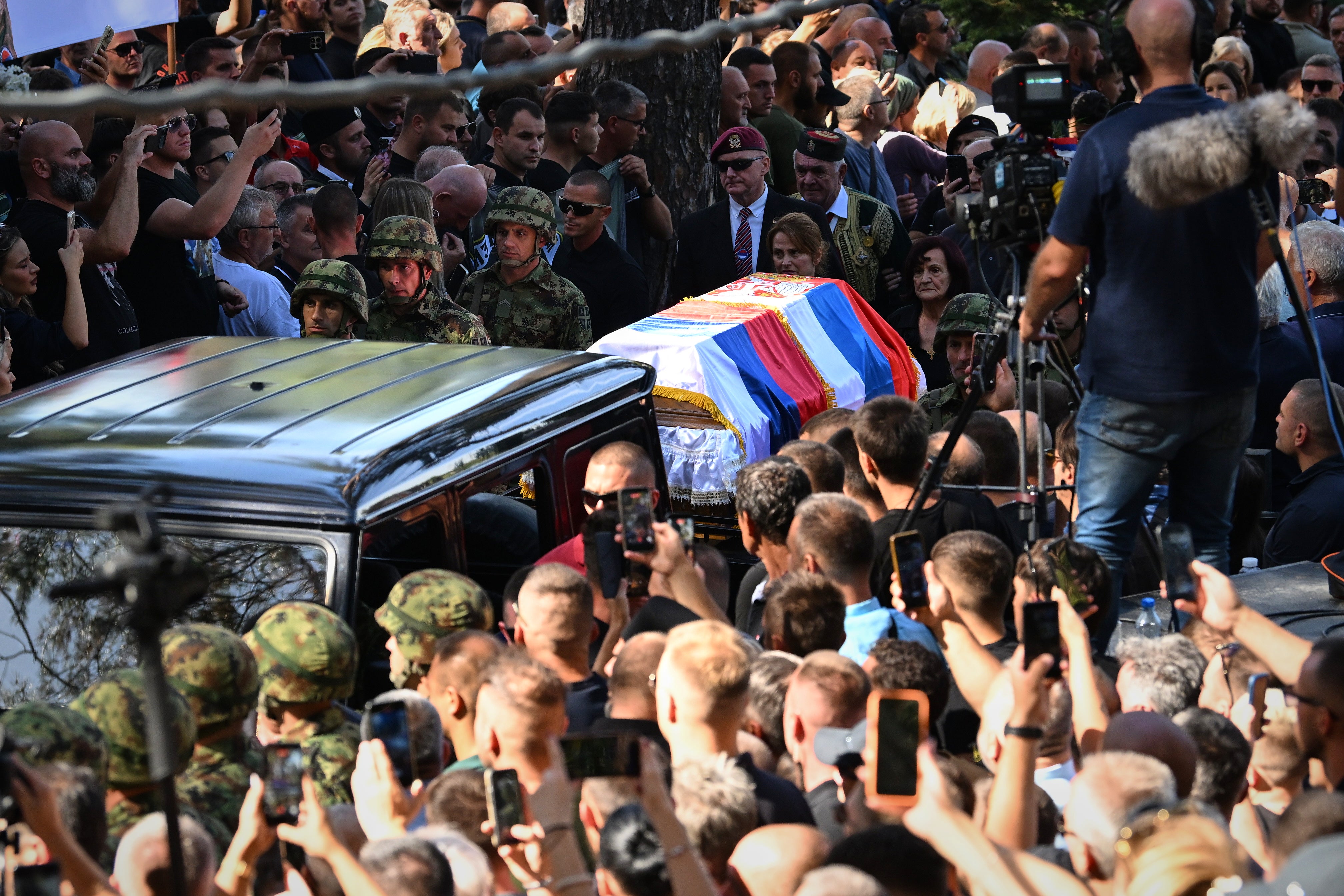 Criminal de guerra Mladic es enterrado como héroe en Serbia pese a advertencias de la UE