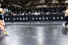 Campeona de Hyrox sorprende al terminar la competición tras accidente escatológico