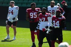 Alfred Collins de 49ers se perderá la temporada por lesión de rodilla en Melbourne, dice Shanahan