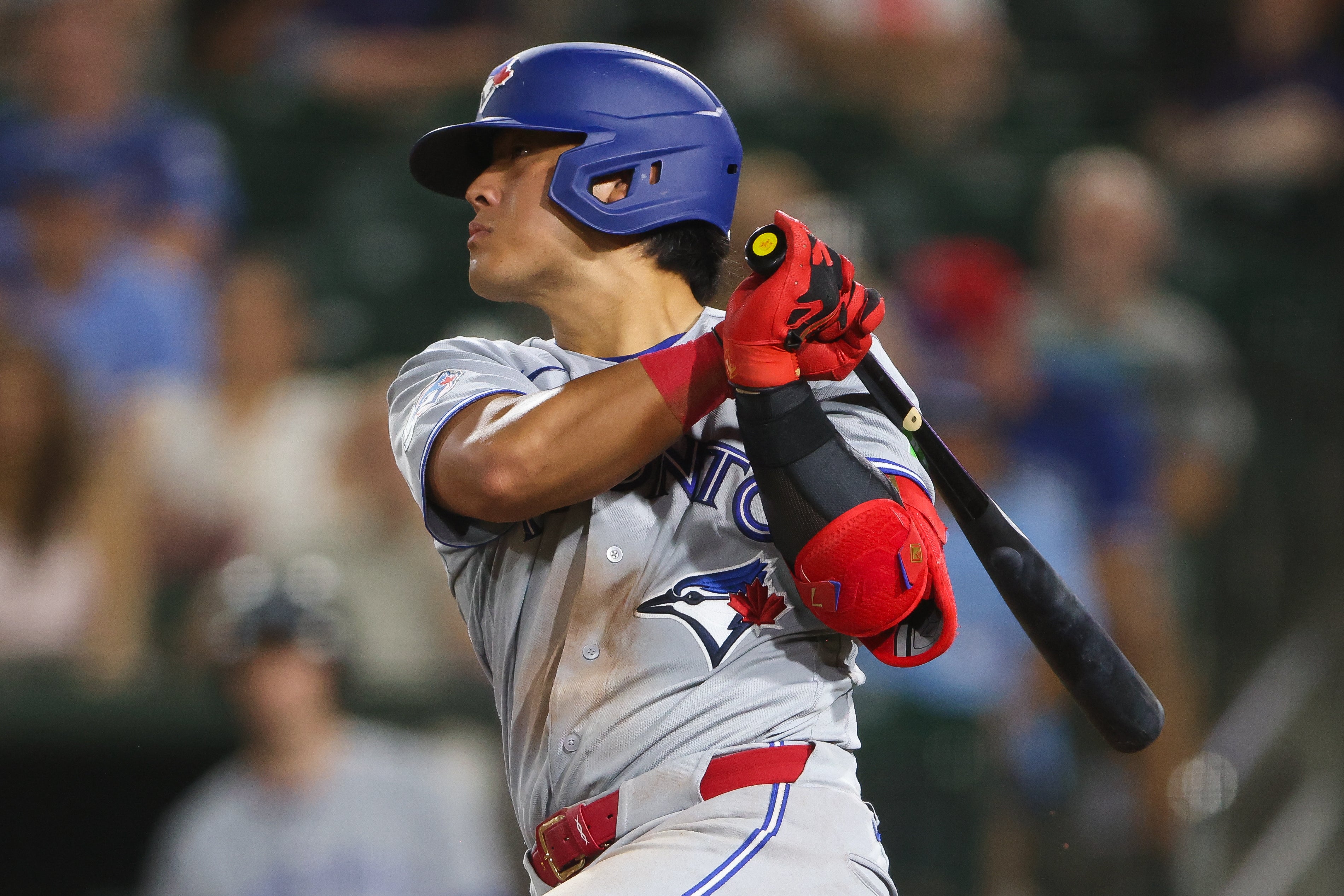 Okamoto y Smith conectan jonrones y Azulejos se imponen 4-2 sobre Atléticos