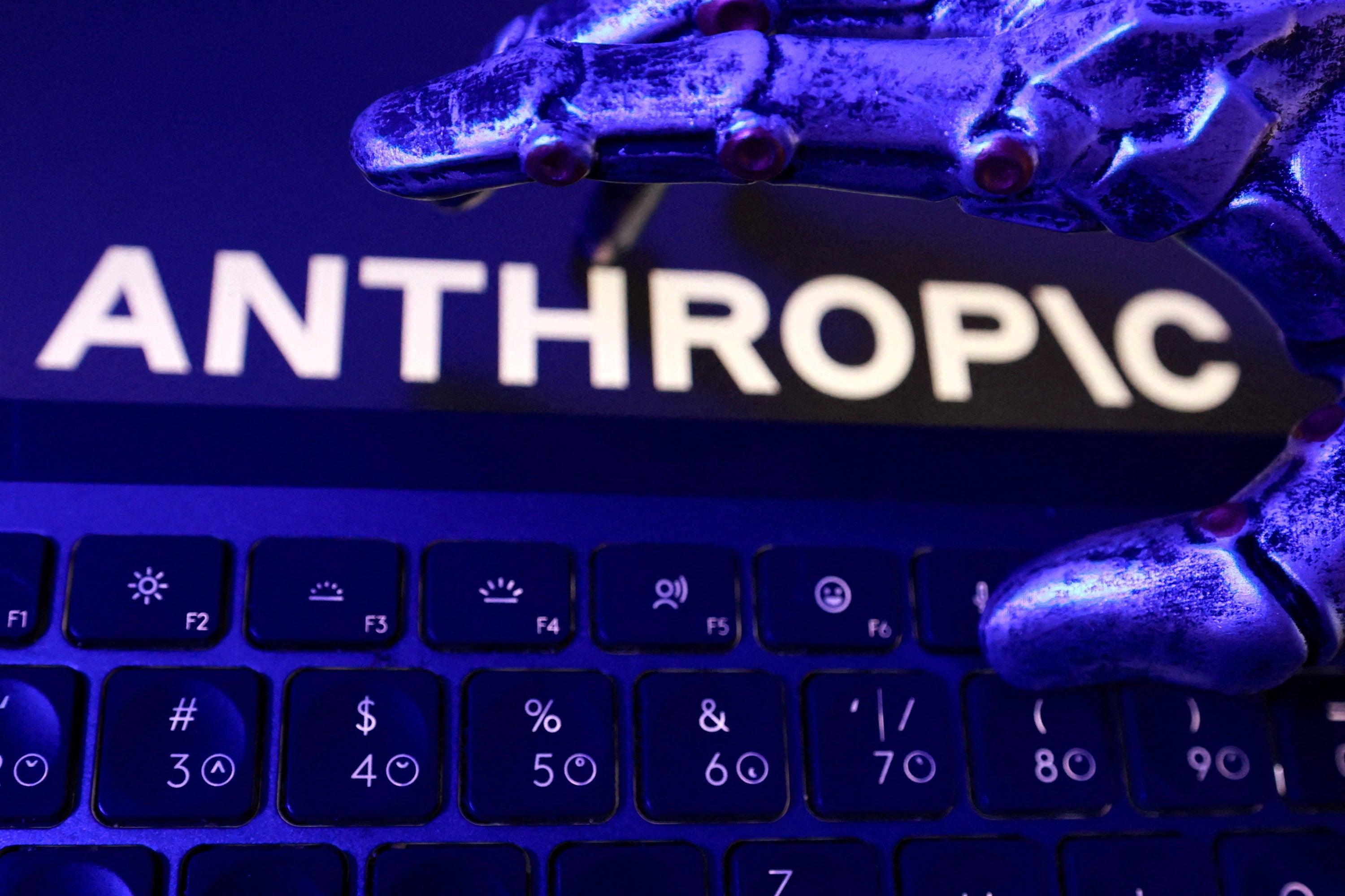 Los empleados de Anthropic, entre ellos el exinvestigador Jacob Coxon, que renunció el martes, afirman que la IA podría acabar con toda la humanidad en la próxima década