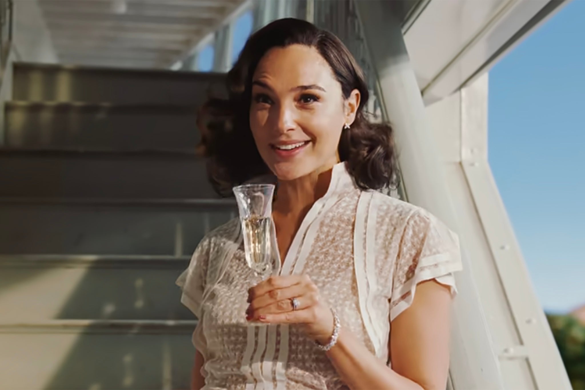 Problemas con el champán: Gal Gadot en ‘Muerte en el Nilo’