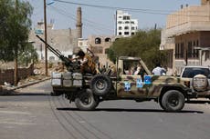 Suman 23 muertos en ataque a prisión en Yemen; crecen choques entre rebeldes y fuerzas de coalición