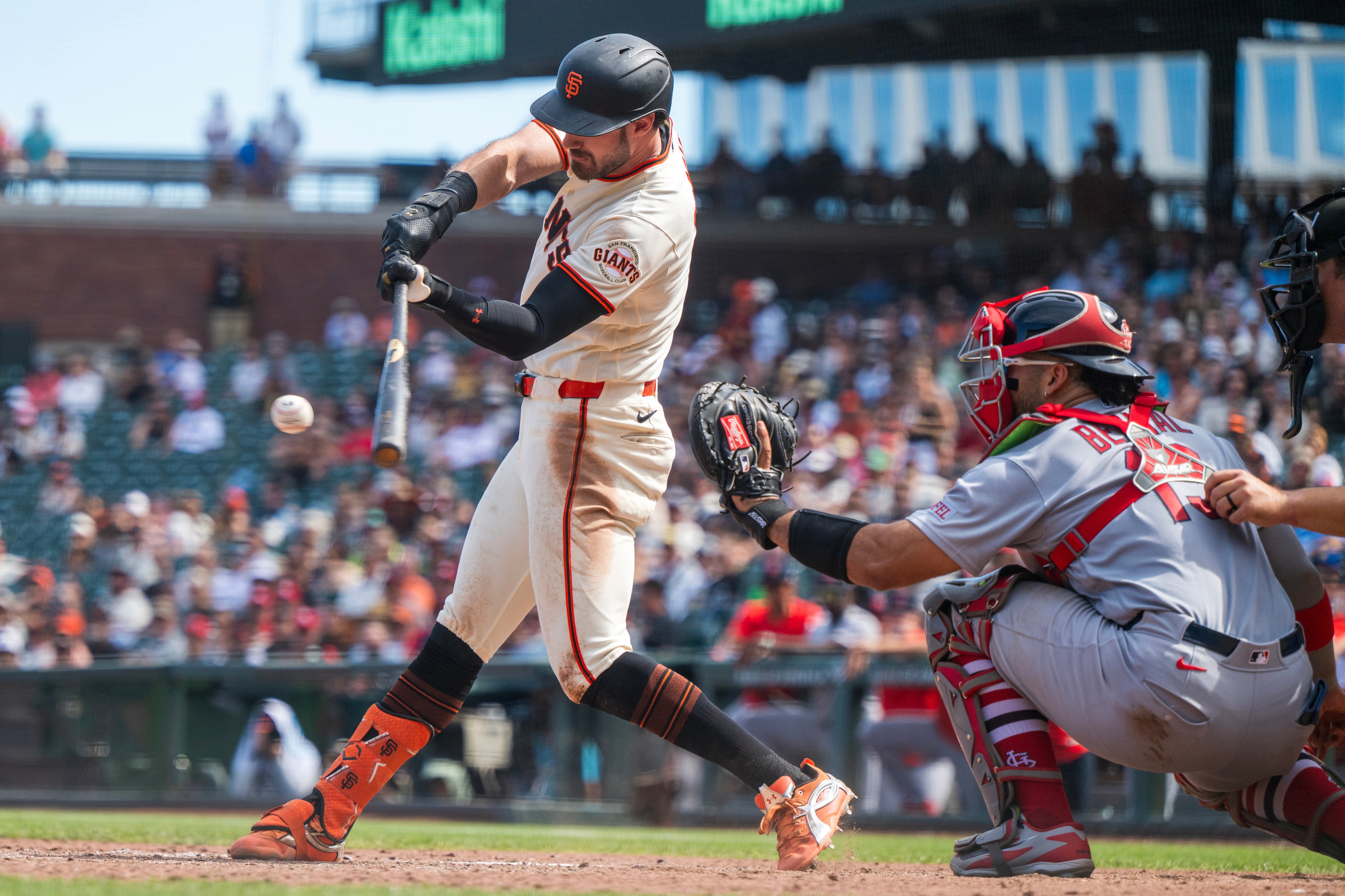 Doble de Whitcomb corona remontada de 6 carreras de Gigantes, que superan 7-6 a Cardenales