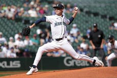 El novato Kade Anderson logra su primera victoria y Seattle vence 3-2 a Texas