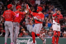 Neto pega jonrón de 3 carreras sobre el Monstruo Verde y Angelinos vencen 6-4 a Medias Rojas