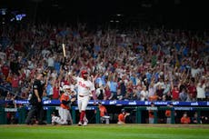 Schwarber sacude un grand slam para su 44to jonrón y los Filis ganan 11-7 a Astros