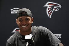 El QB de Falcons, Tua Tagovailoa, deja práctica por lesión en el oblicuo