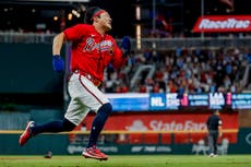 Bravos superan 6-5 a Filis en 11 entradas al abrir serie clave del Este de la Nacional