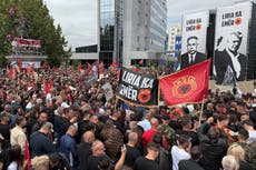Manifestantes en Kosovo apoyan a expresidente antes de veredicto por crímenes de guerra