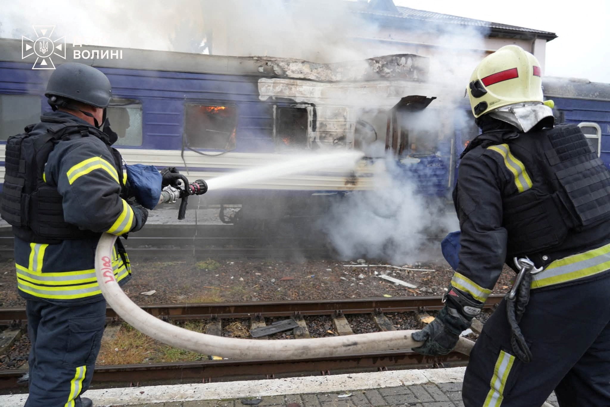 Un tren de pasajeros fue impactado durante el ataque, pero nadie resultó herido