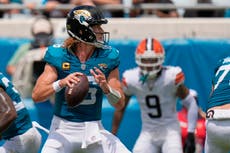 Trevor Lawrence lanza 4 pases de TD y Jaguars aplastan por 34-10 a Browns en su debut de temporada