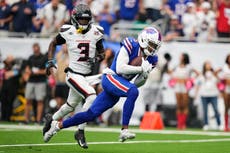 Josh Allen conecta con Joshua Palmer para un TD tardío y Bills vencen 36-31 a Texans en loco debut