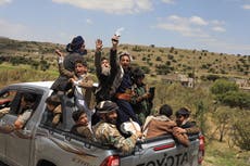 Rebeldes hutíes de Yemen toman más islas en mar Rojo y estrechan su control de rutas comerciales