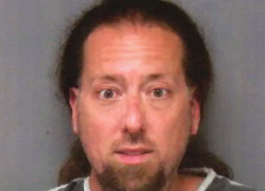 Jobe Binkley, un exprofesor de Ohio, fue arrestado después de que una adolescente que llevaba más de 260 días desaparecida fuera encontrada en su casa