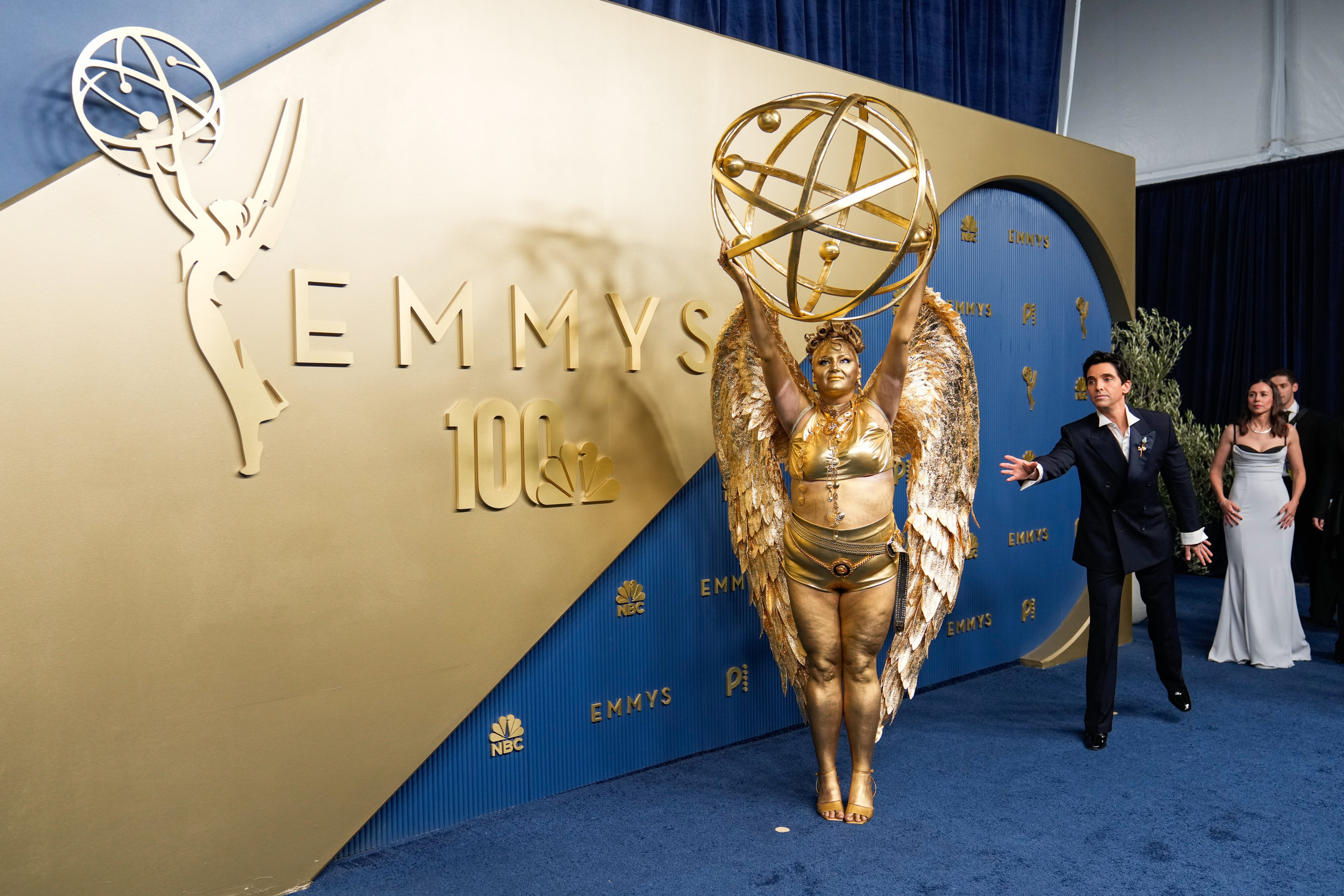 Momentos destacados de los Emmy: Un vestíbulo abarrotado y una actriz vestida de... Emmy