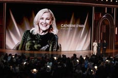 Macaulay Culkin y estrellas de "Schitt's Creek" honran a Catherine O'Hara en los Emmy