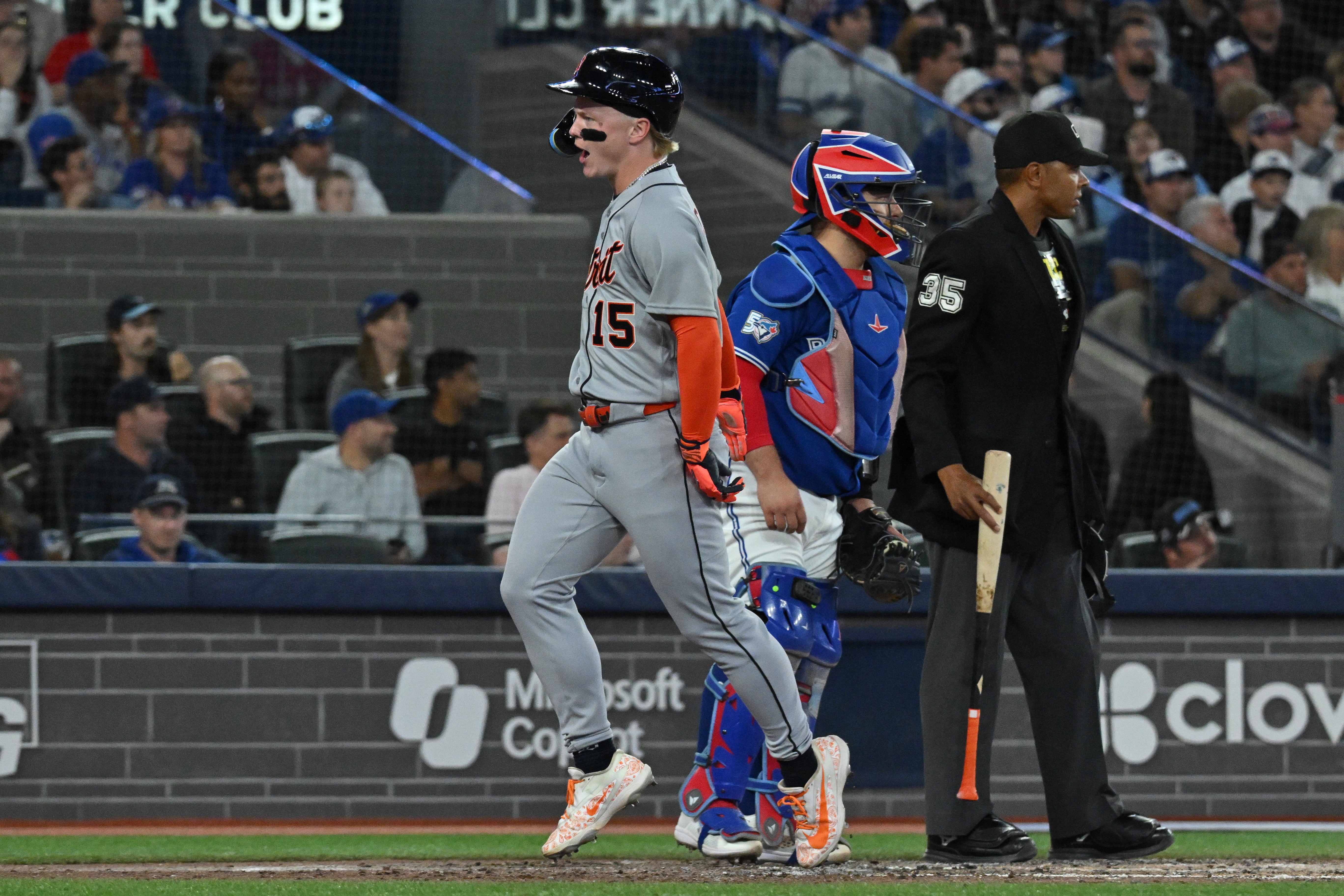 Zach McKinstry anota la carrera de la ventaja por error y Tigres vencen 6-5 a Azulejos
