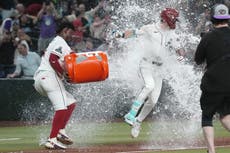 Corbin Carroll pega un jonrón de 2 carreras y los Diamondbacks vencen 8-7 a los Marlins
