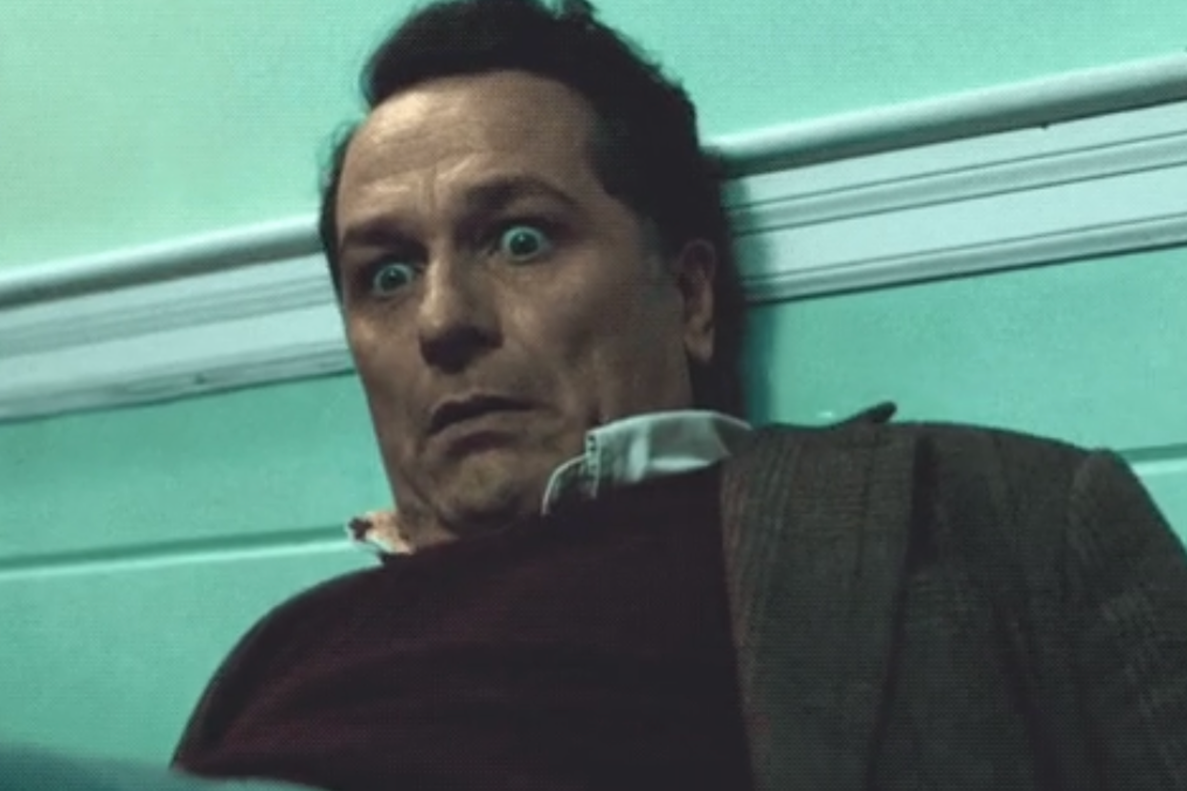 <p>Matthew Rhys es el hombre serio perfecto en el papel del atribulado alcalde Tom en ‘La maldición de Widow’s Bay’</p>