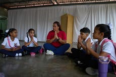 "Muchas emociones encontradas": abre escuela con ausencia de alumnos muertos por sismos en Venezuela