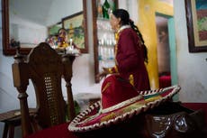 México muestra apoyo a Cuba y festeja su día en la isla con concurso de mariachis