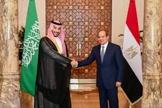 Príncipe heredero saudí busca apoyo de Egipto tras ataques hutíes en el mar Rojo