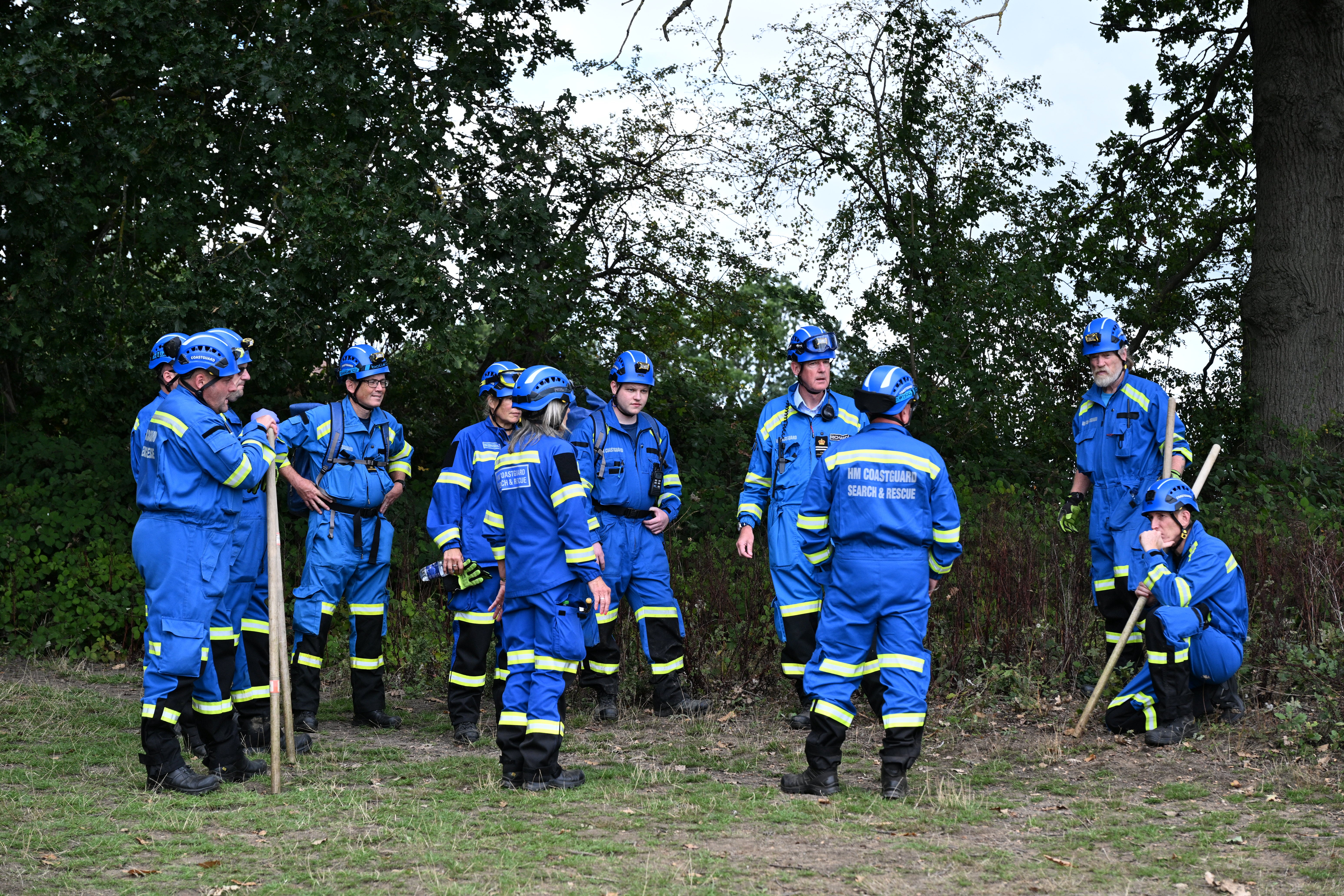 Los miembros del Servicio de Búsqueda y Rescate de la Guardia Costera de su majestad continúan la búsqueda de Noah