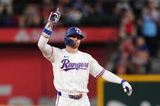 Rangers vencen 7-3 a Medias Blancas y se colocan empatados el liderato del Oeste de la Americana