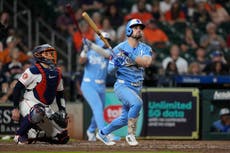 Los Reales vencen 5-2 a los Astros y Houston queda empatado con Texas en el liderato