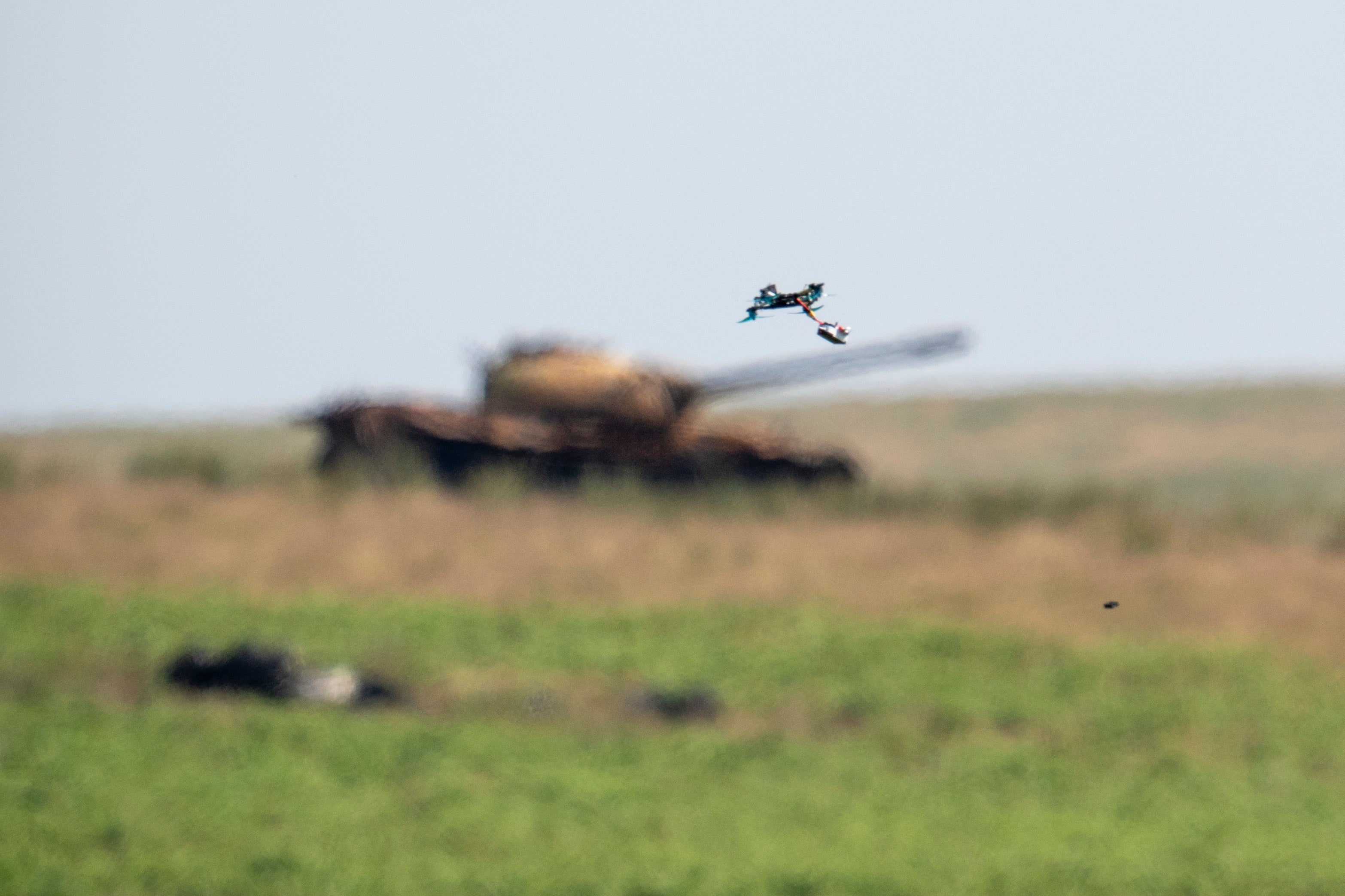 El Gobierno afirma que aumentó el gasto en sistemas de defensa contra drones