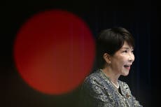 Primera ministra de Japón reorganiza su gabinete y mantiene a ministros clave